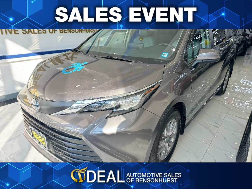 Used 2021 Toyota Sienna XLE with VIN 5TDYRKEC3MS069596 for sale in Flushing, NY